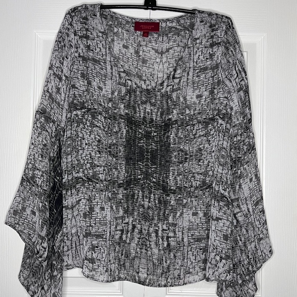 Jennifer Lopez  Flutter Sleeve V- Neck Sheer Top Size XS - Picture 1 of 5